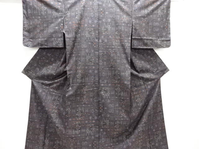 花瓶模様織り出し本場泥大島紬着物(7マルキ)